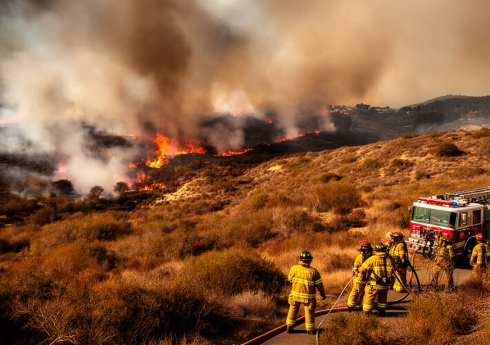 SoCal Fires Explode: Santa Ana Winds Threaten Orange County Communities